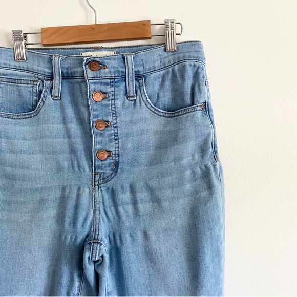 Madewell 11" High-Rise Roadtripper Jeans in Beckwith Wash: Button-Front Edition - Picture 4 of 8